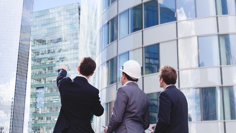 Fundusze akcji a nieruchomości