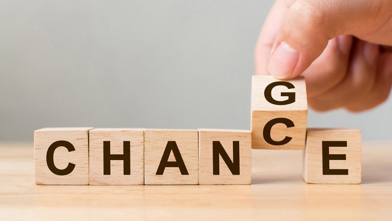 Drewniane klocki z napisem Change/Chance