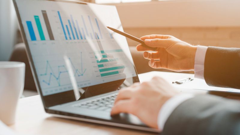 ERP a analityka predykcyjna — wykorzystanie danych do przewidywania trendów i podejmowania decyzji