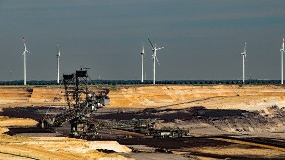 Surowce wciąż warte uwagi, ale są zagrożenia
