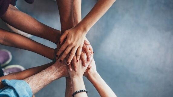 Dom Inwestycyjny Xelion wraca do współpracy z Piotrem Kuczyńskim