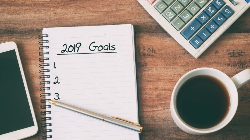 Notatnik smartphon kalkulator kubek z kawą