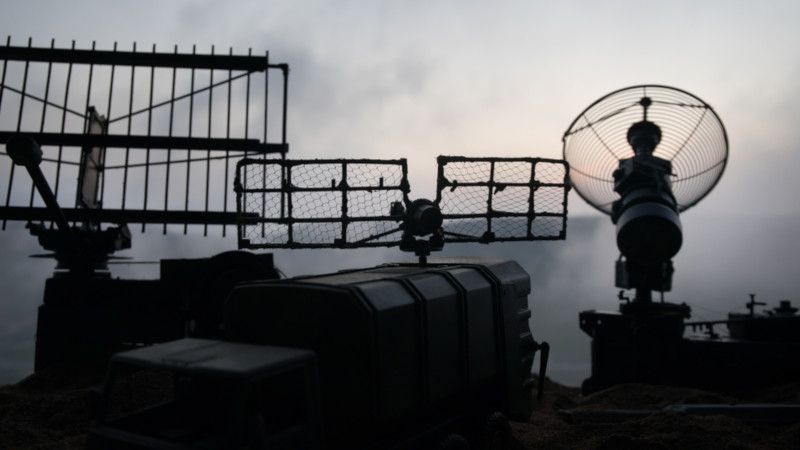 Inwestowanie w cieniu rakiet