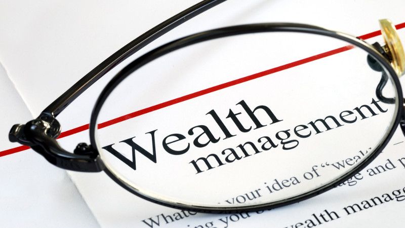 okulary na kazecie z tytułem Wealth management